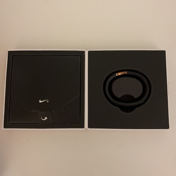 Limited Edition Rose Gold Nike Fuel Band - Picture 4 of 11